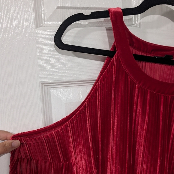 Torrid Jester Red Velvet Pleated Goddess Tank in Size 2 (18/20) - Picture 4 of 11